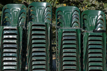Empilement chaises vertes en métal - 726265903