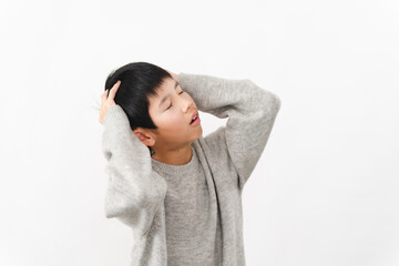 私服姿の小学生の男の子　ライフスタイルイメージ