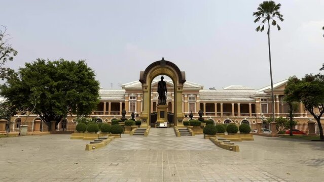 Statue of King Rama IV. Saranrom Palace building in the city of Bangkok, Thailand.