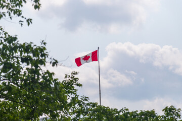 Flagge von Kanada weht im Wind
