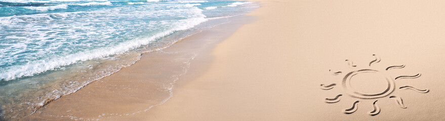 Fototapeta na wymiar Beach shoreline and sand drawing
