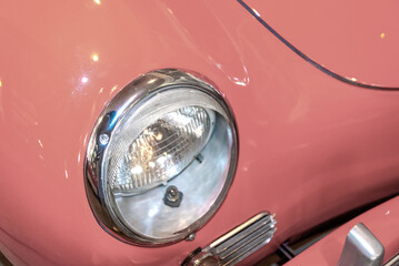 Obraz na płótnie Canvas retro car headlight close up