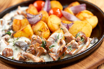 baked potato with vegetables and mushrooms