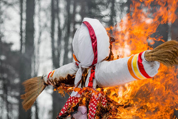 Russian traditions. Shirokaya Maslenitsa holiday. Burning of an effigy of Maslenitsa in the Moscow...