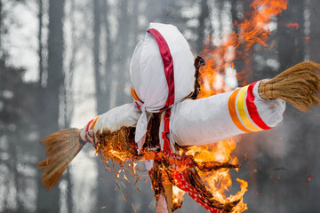 Russian traditions. Shirokaya Maslenitsa holiday. Burning of an effigy of Maslenitsa in the Moscow...