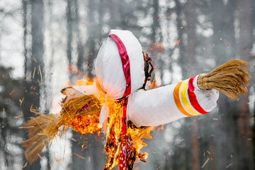 Russian traditions. Shirokaya Maslenitsa holiday. Burning of an effigy of Maslenitsa in the Moscow region. Seeing off winter. - obrazy, fototapety, plakaty