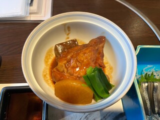 豚軟骨の煮込み