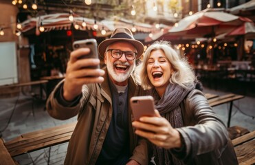 Obraz premium Elderly modern couple captures a selfie against the backdrop of the urban cityscape, seamlessly blending ageless connection with the vibrancy of city life.Generated image