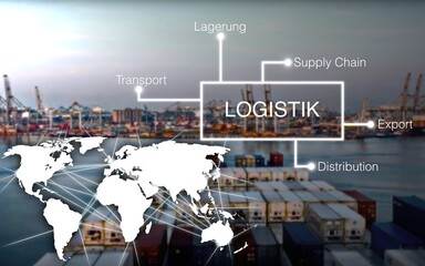 Logistik - im Hintergrund ein Hafen mit vielen Containern und Kränen, Weltkarte mit verknüpften Punkten, Supply Chain, Distributionszentrum, Globalisierung, Vertrieb, Lieferkette