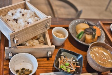 ヘルシーなおこわ和定食