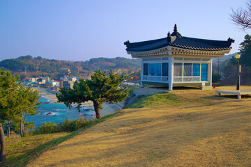 Fototapeta na wymiar Pavilion Overlooking Jangho Beach