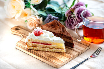 ショコラケーキとイチゴのショートケーキ
