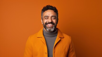 Obraz premium Middle age hispanic man with beard standing over isolated background