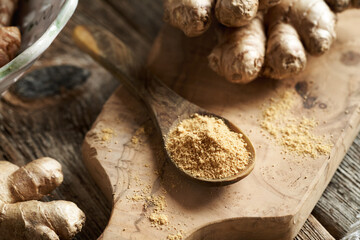 Ginger powder and fresh root