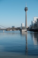 Naklejka premium Panorama von Düsseldorf mit Blick auf den Fernsehturm