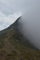 Nebelwand an Berggrat