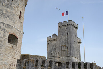 Tour à l'entrée du port de La Rochelle