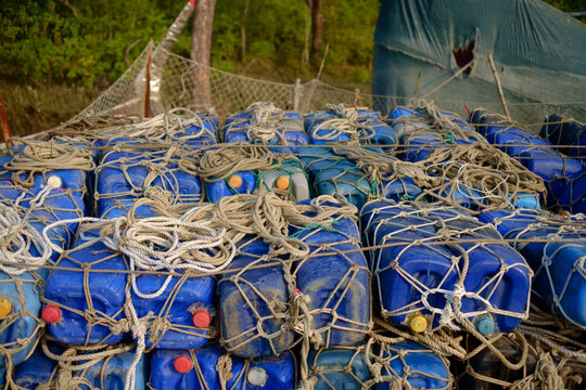 Fishing net float buoys made with plastic 