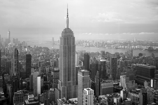 Fototapeta Black and white view of New York City skyline looking down past the Empire State Building towards downtown skyscrapers with vintage colors giving off a 90's feel