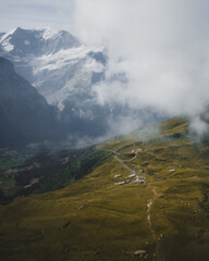 Krajobraz górski w Alpach - 726633905
