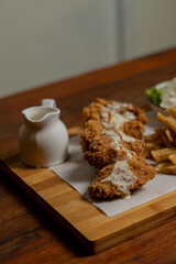 fotos de comida alitas papas ensalada 