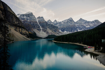Fototapeta na wymiar Moraine Lake, Banff National Park, Alberta, Canada 