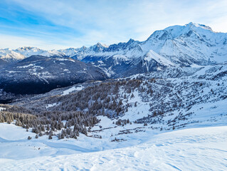 Naklejka premium Skiing in Bellvue Saint-Gervais-les-Bains, Alps mountain, France.