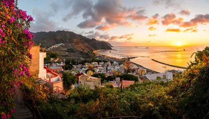 Photo sur Plexiglas les îles Canaries Explore the serene Las Teresitas Beach with its golden Sahara sands, nestled by Tenerife lush Anaga Mountains, and the charming San Andres village.