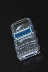 Shaving Razor with 2 blades in a transparent plastic case