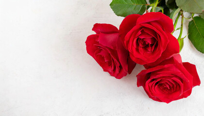 ３本の赤い薔薇の花束・アスペクト比16:9
