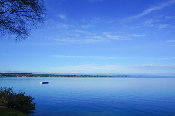 青空と湖