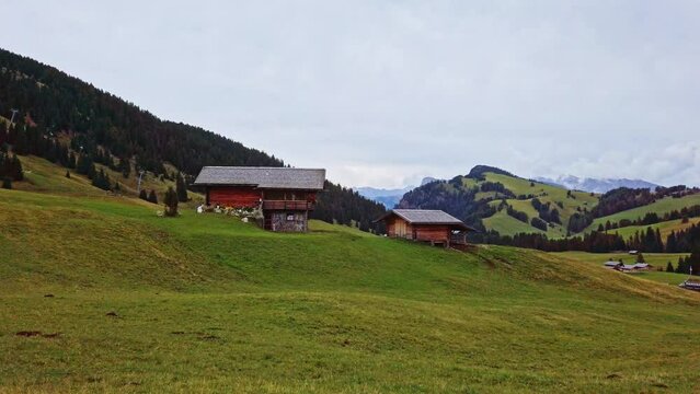 [4K 60fps ] A beautiful view from around Alp di Siusi summer in dolomites, Italy