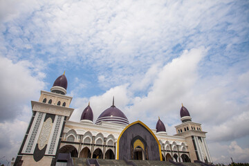 Darurrahman Kecubung Dome Grand Mosque, Palangkaraya City (Mesjid Agung Kubah Kecubung), the new mosque which has become a new landmark and icon in Palangkaraya City, Central Kalimantan, Indonesia.