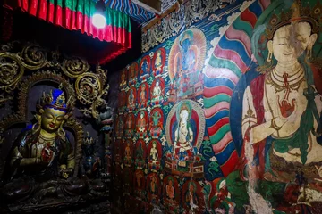 Zelfklevend Fotobehang Himalaya Explore the tranquil beauty of Kumbum Stupa's chapels, adorned with ancient Buddhist statues and vibrant Tibetan murals at Palcho Monastery in Gyantse, Tibet.
