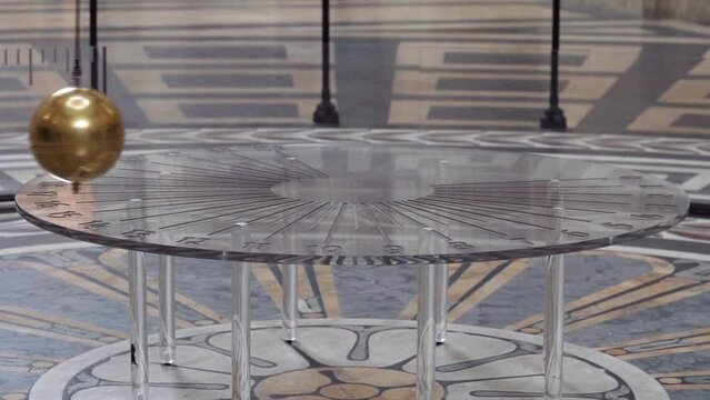 Foucault Bronze Pendulum on Chain an experiment to demonstrate the Earth's rotation - Slowmo