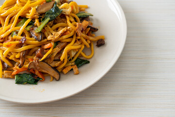 stir-fried yakisoba noodles with vegetable in vegan style