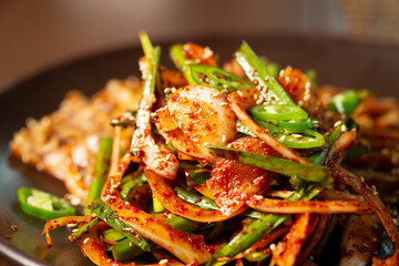 vegetables seasoned with vinegar and other condiments