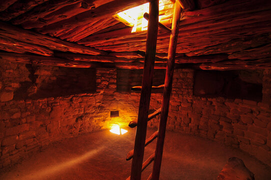 Inside a kiva at the Cliff Palace ruins, the largest Ancestral Puebloan cliff dwelling in North America, Mesa Verde National Park, Colorado, USA.