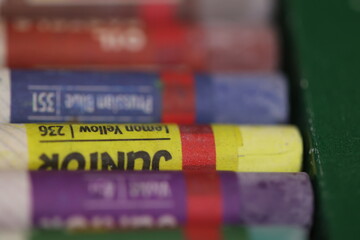 Obraz premium close up of pack of crayons and color pencils