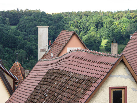 Dachfirst in einer historischen Altstadt