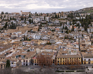 Obraz premium Beautiful panoramic of Granada from the Alhambra