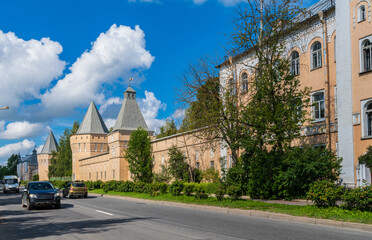 Fototapeta na wymiar View of the fortress wall of Pokrovsky town from Sapernaya Street , Pushkin city