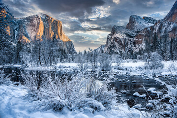 Sunrise after a Winter Storm on Yosemite Valley, Yosemite National Park, California - obrazy, fototapety, plakaty
