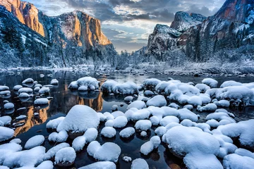 Cercles muraux Half Dome Sunrise after a Winter Storm on Yosemite Valley, Yosemite National Park, California