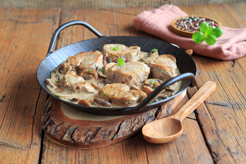 Schweinefilet mit Champignons und Soße