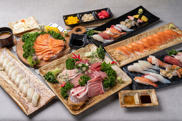 Flatfish, sushi, salmon, fish, sashimi, shrimp, tuna, and Japanese