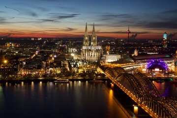 Fototapeta na wymiar Cologne by night