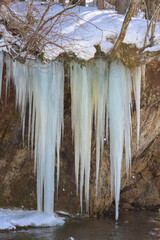 凍てつくだらめきの滝