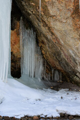 凍てつくだらめきの滝