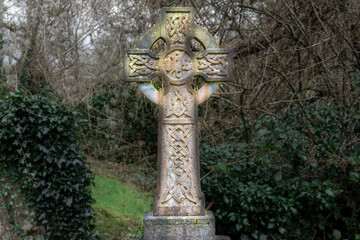 Celtic cross in Muckross abbey in Killarney Ireland - obrazy, fototapety, plakaty